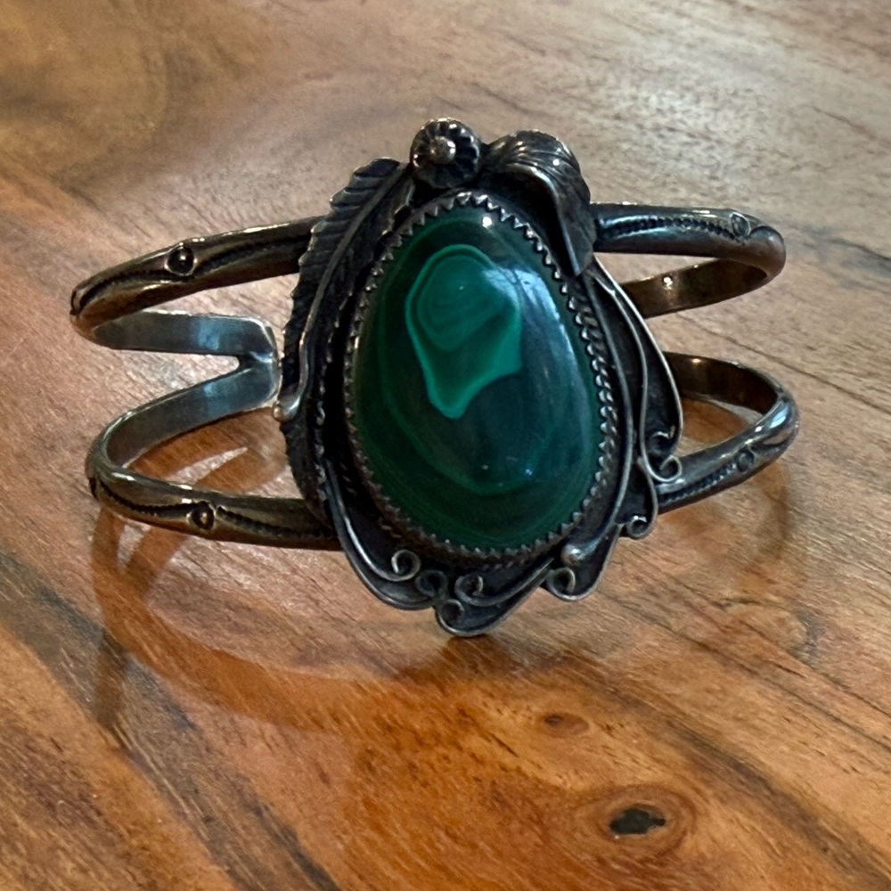 Vintage Native Nila Johnson (NJ) Malachite Sterling Silver Navajo cuff bracelet